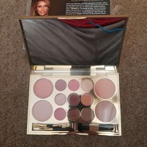 IMAN Global Chic Palette